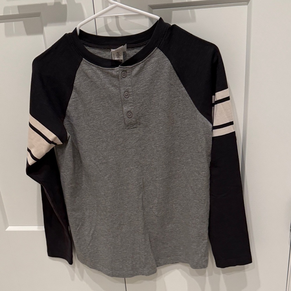 Hanna Andersson Gray and Black Long Sleeve Tee